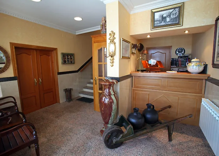 Restaurante El Pentagono ホテル 2*