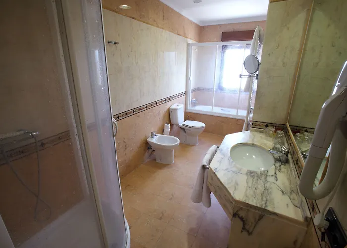 Restaurante El Pentagono ホテル 2*